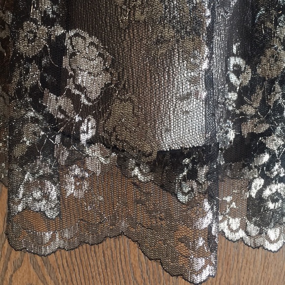 Gorgeous Sequined gold-detailing in Lace dress! - Picture 5 of 8